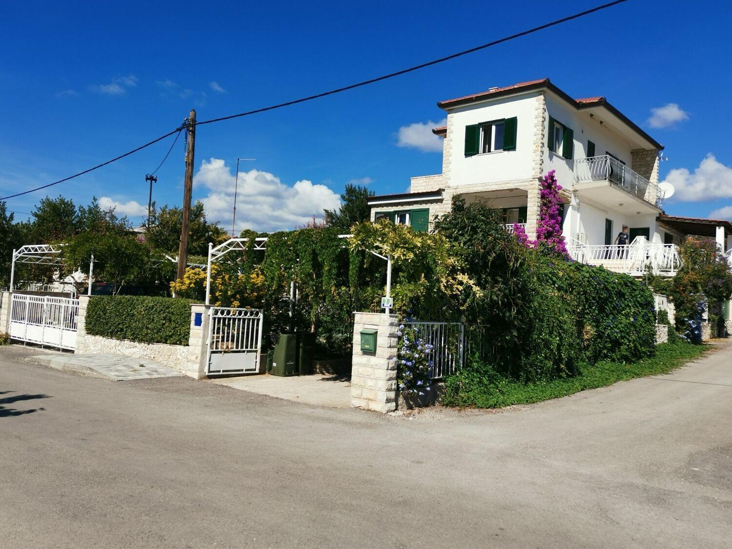 Apartments Srdan Vinisce Exterior photo